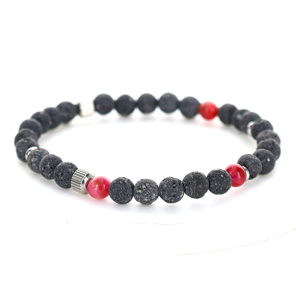 Armband i Lavasten med detaljer av cerise och metall