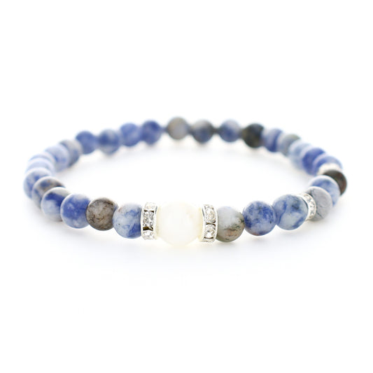 Armband i Blue Vein Sodalite och Opal med Detaljer av Metall